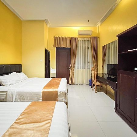 Kartika Hotel Syariah Pacitan Mitra Reddoorz Buitenkant foto