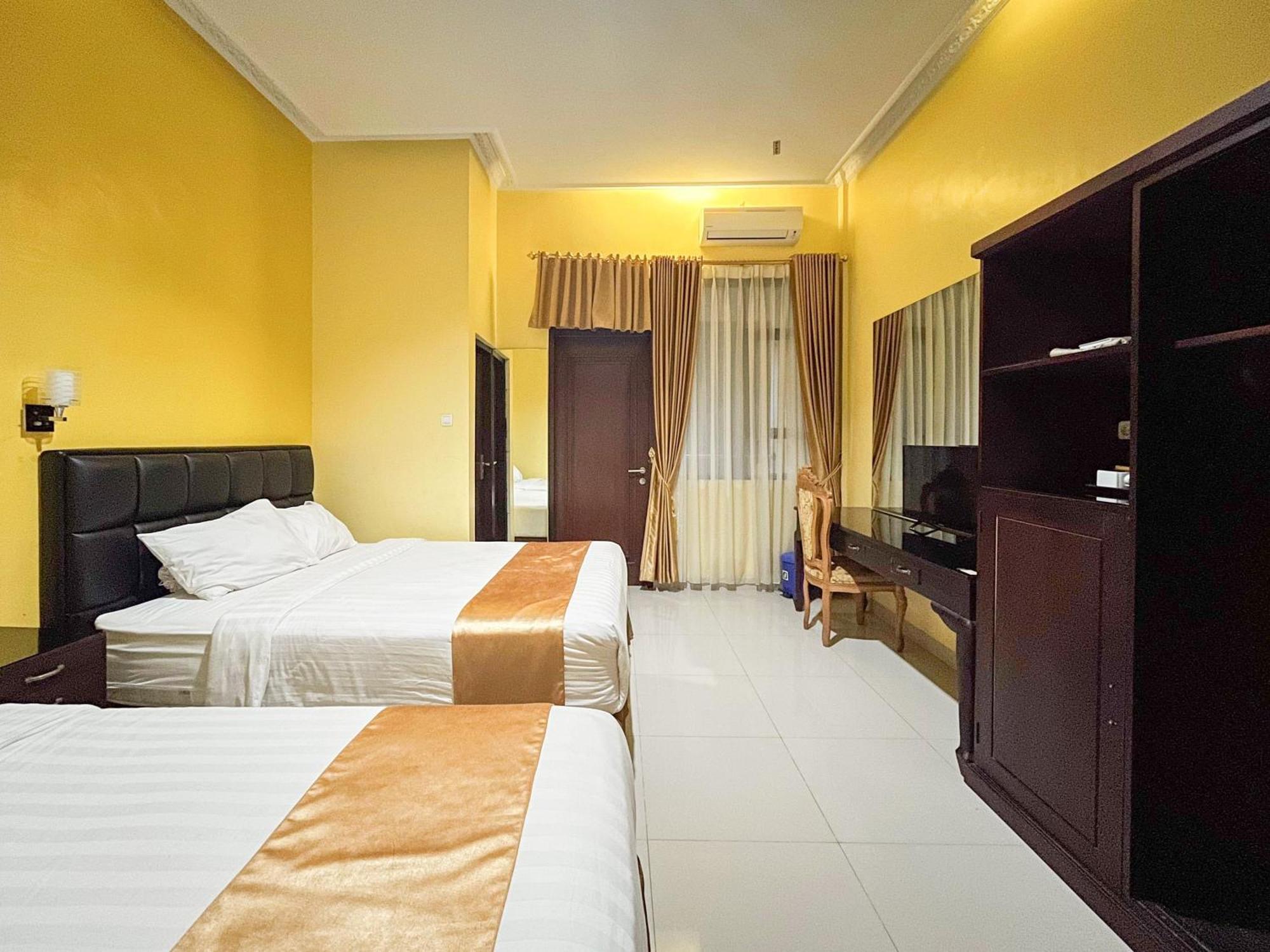 Kartika Hotel Syariah Pacitan Mitra Reddoorz Buitenkant foto