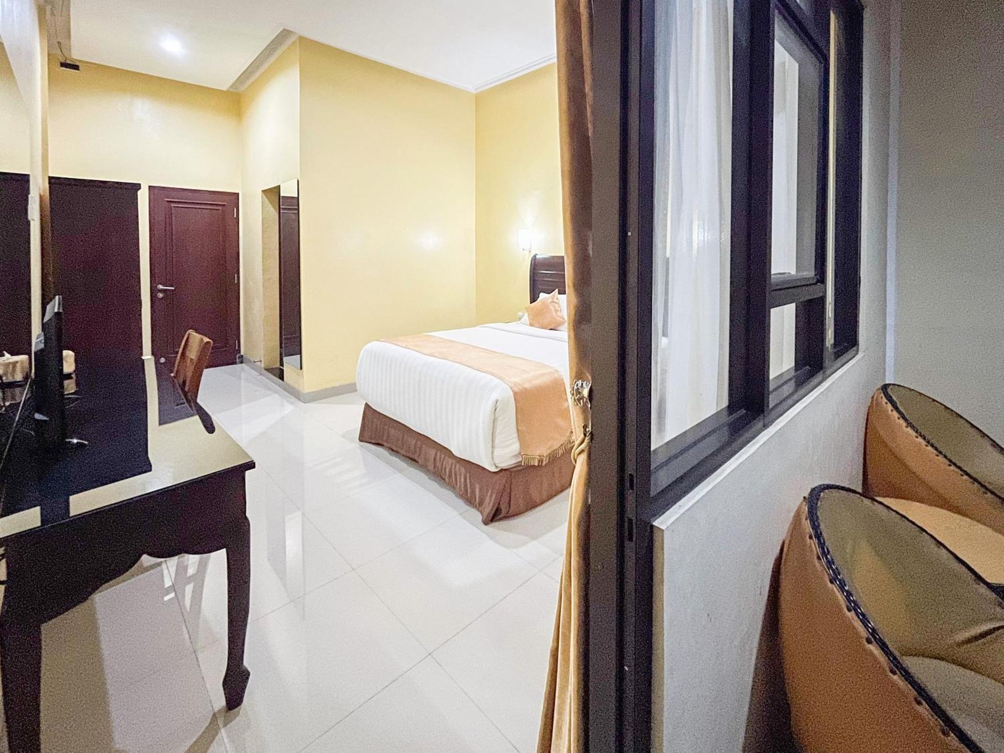 Kartika Hotel Syariah Pacitan Mitra Reddoorz Buitenkant foto