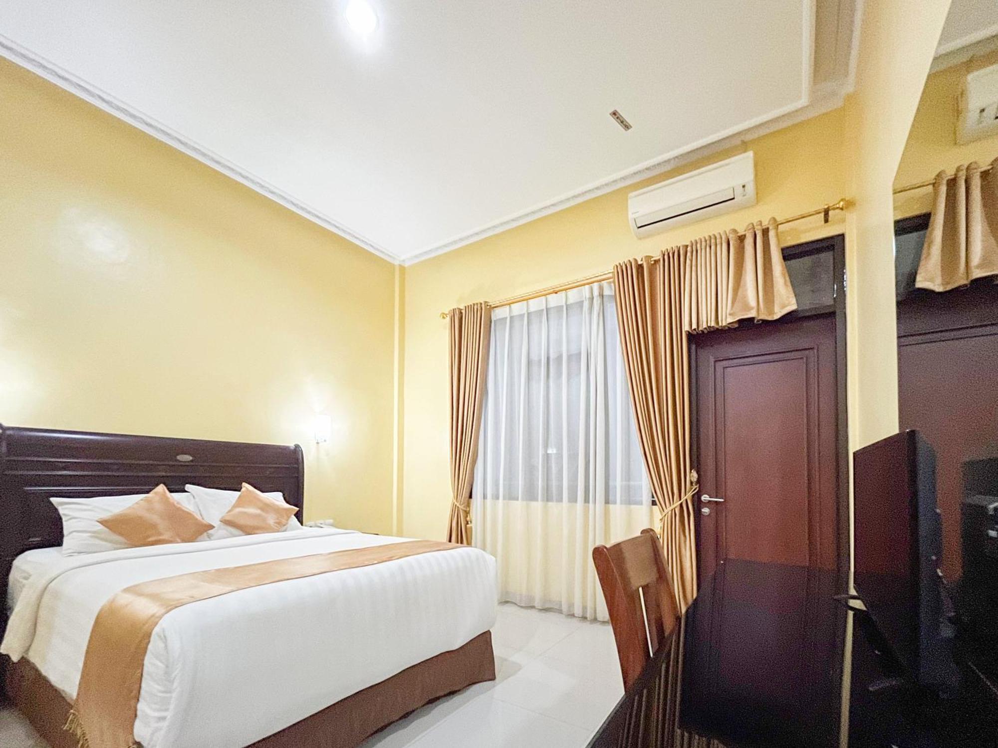Kartika Hotel Syariah Pacitan Mitra Reddoorz Buitenkant foto