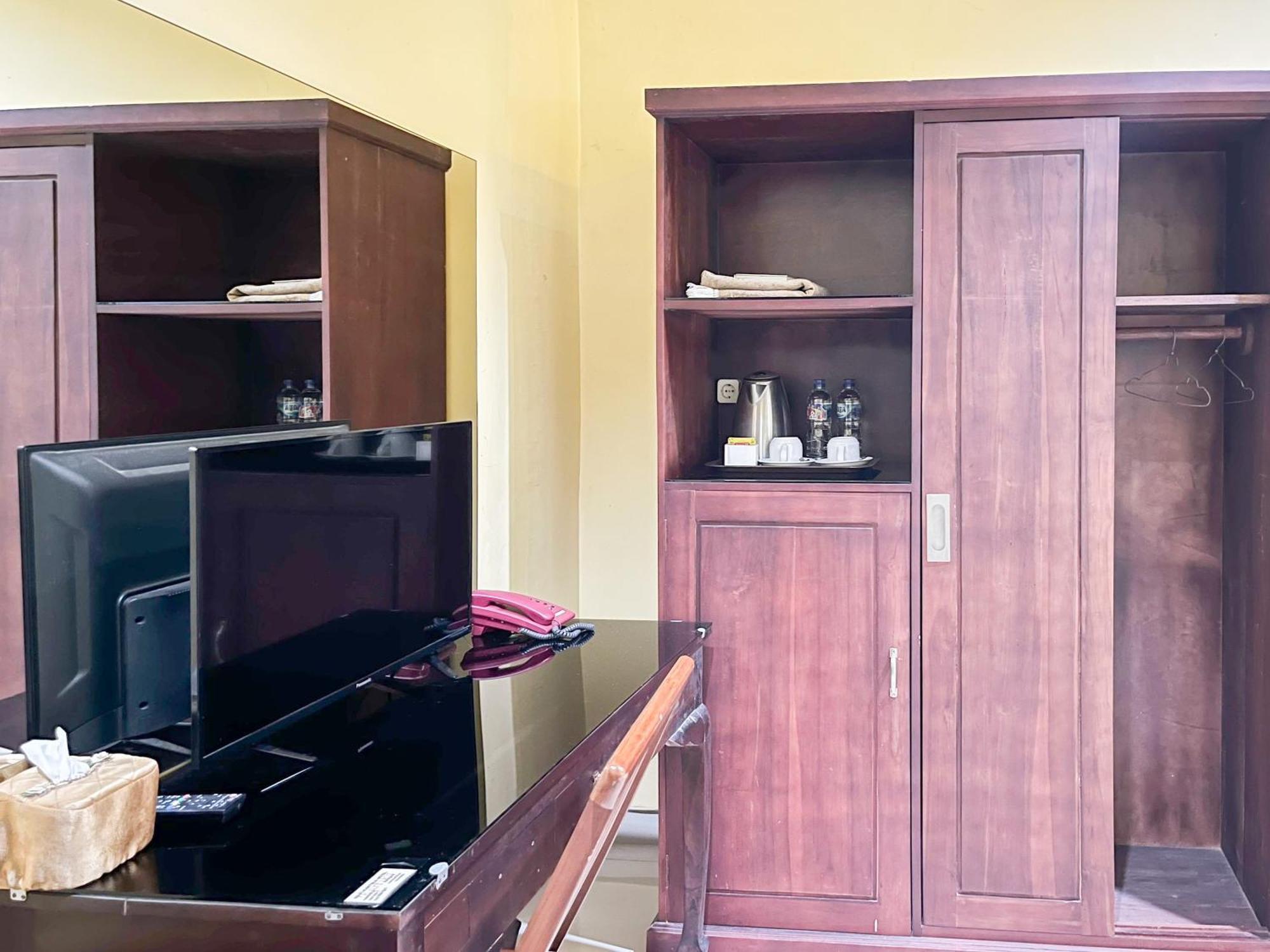 Kartika Hotel Syariah Pacitan Mitra Reddoorz Buitenkant foto