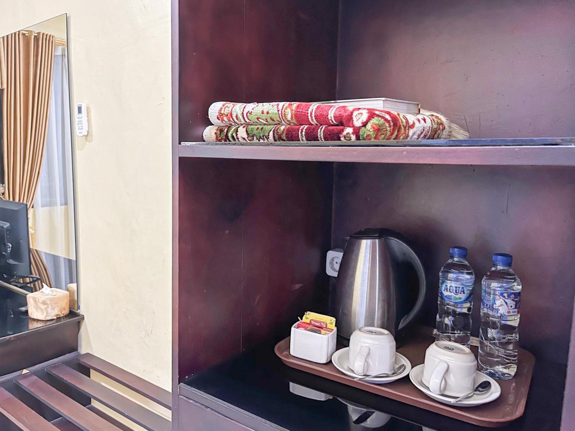 Kartika Hotel Syariah Pacitan Mitra Reddoorz Buitenkant foto