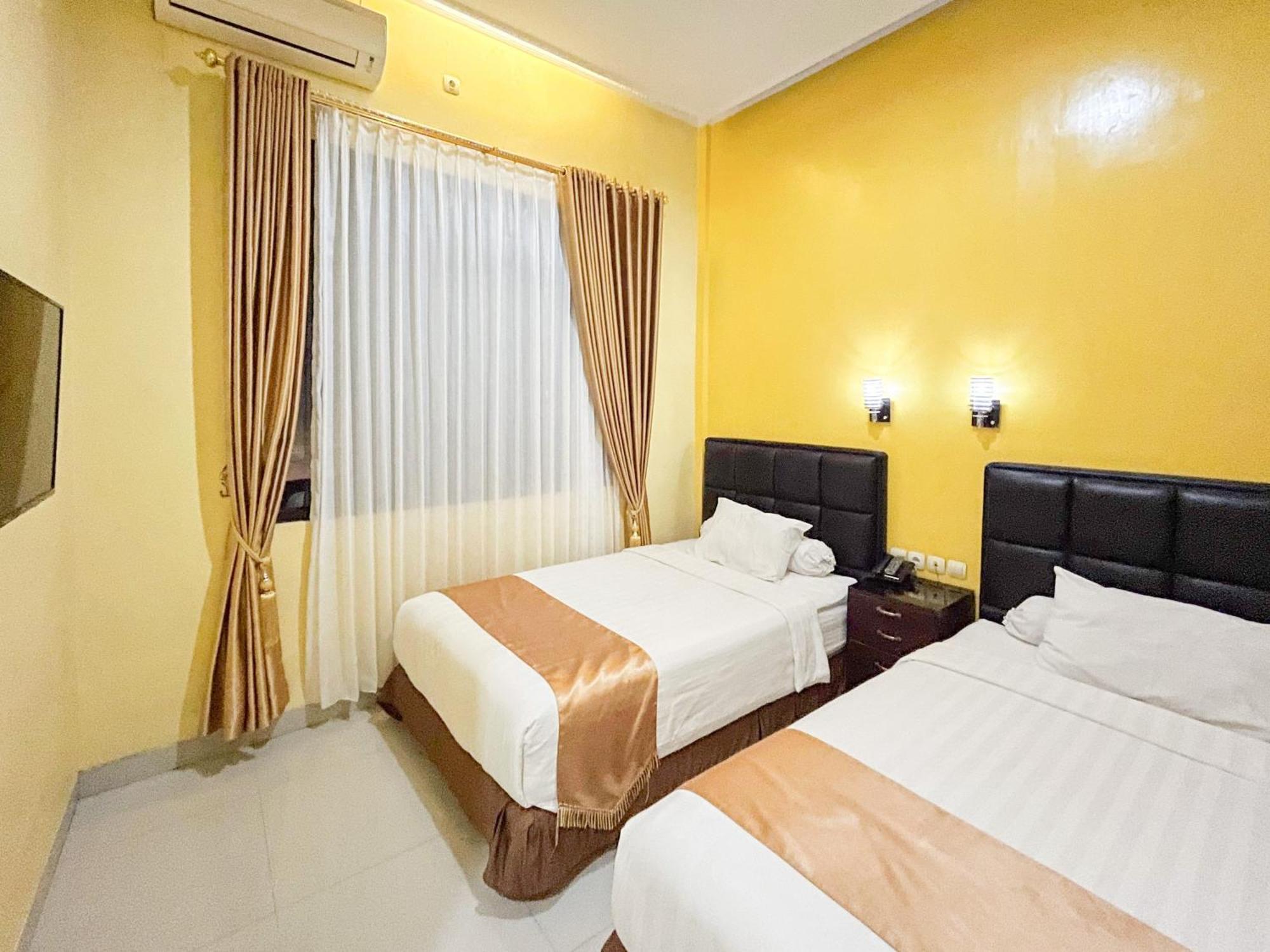 Kartika Hotel Syariah Pacitan Mitra Reddoorz Buitenkant foto