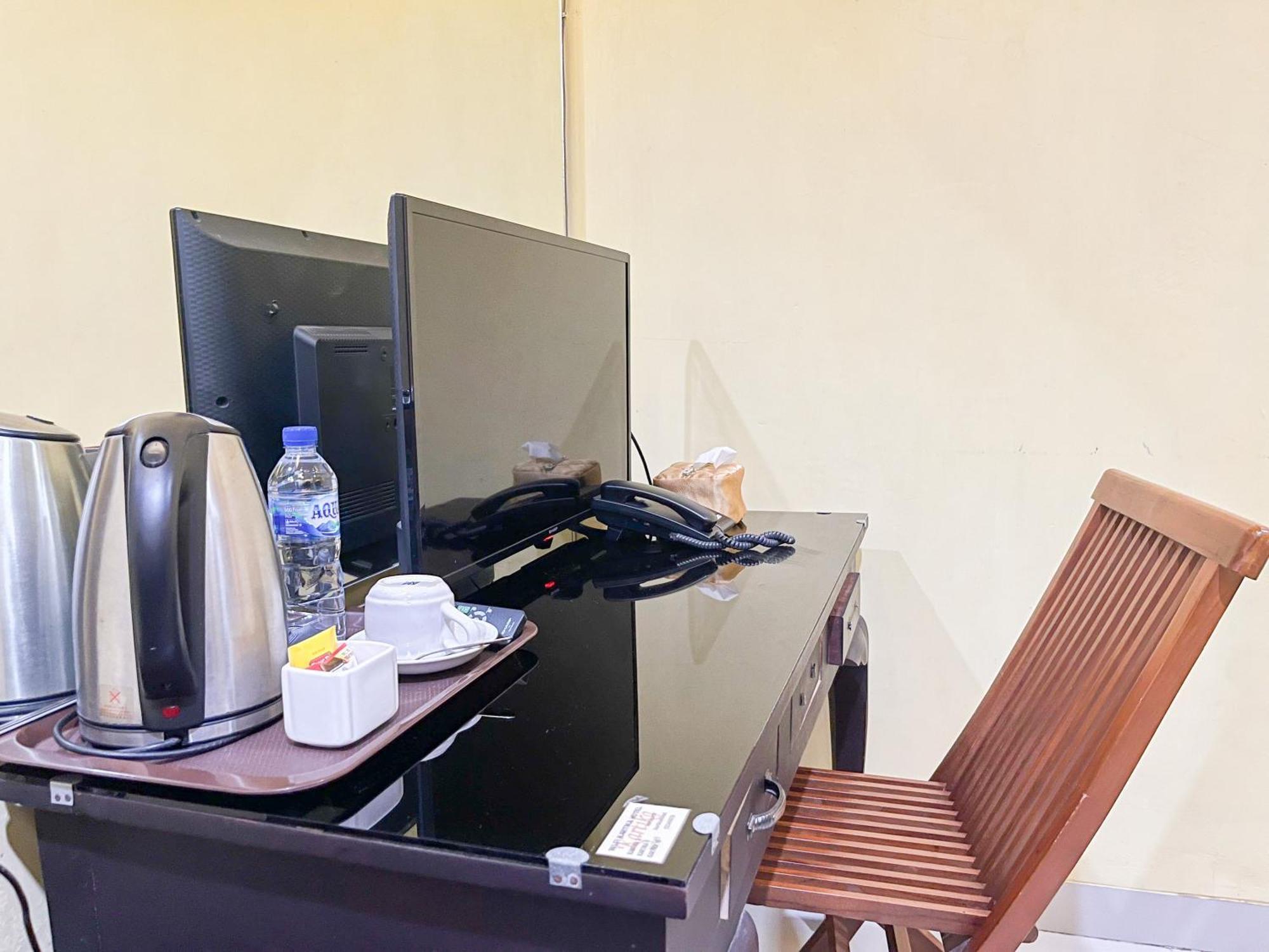 Kartika Hotel Syariah Pacitan Mitra Reddoorz Buitenkant foto