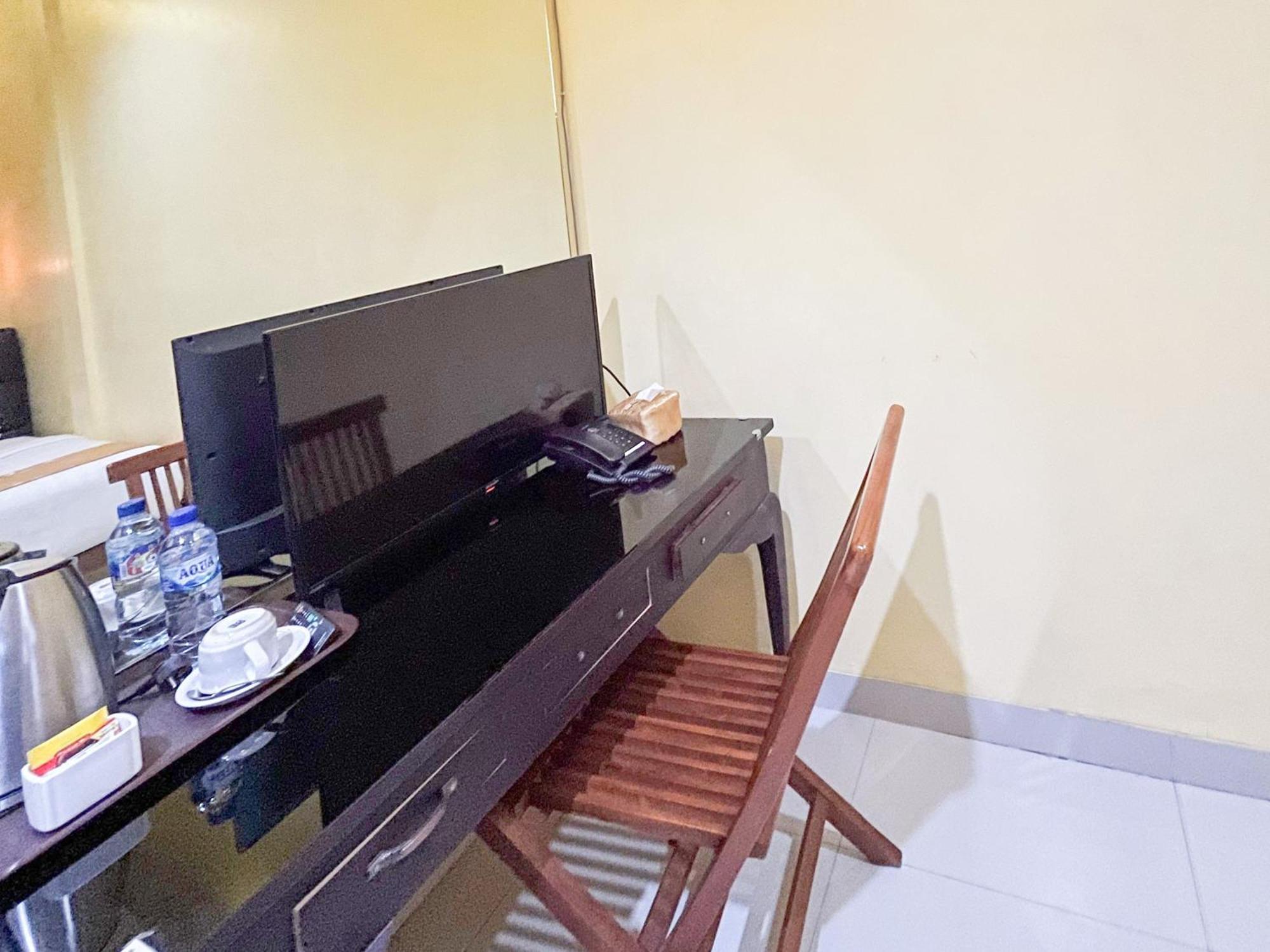 Kartika Hotel Syariah Pacitan Mitra Reddoorz Buitenkant foto