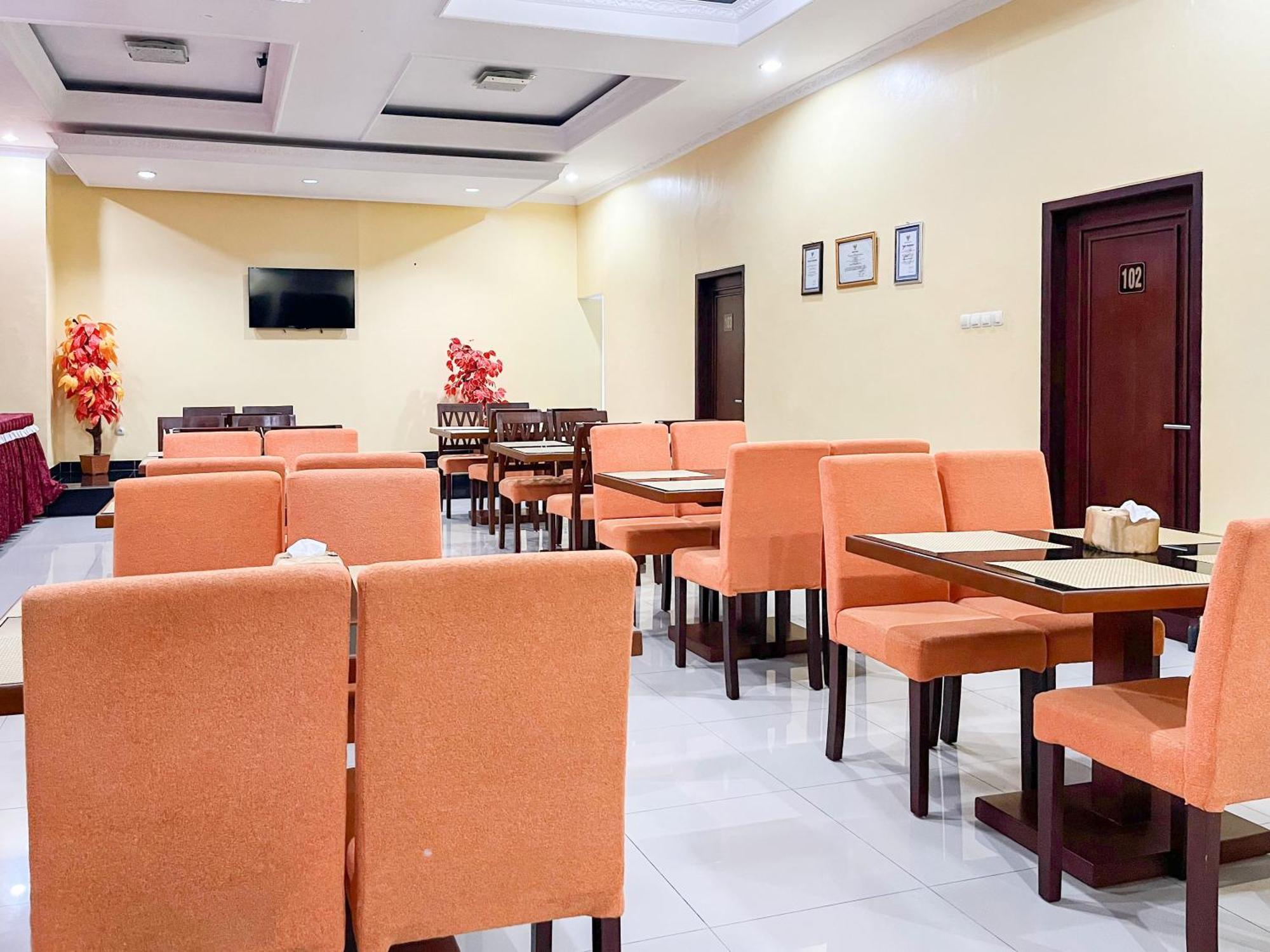Kartika Hotel Syariah Pacitan Mitra Reddoorz Buitenkant foto