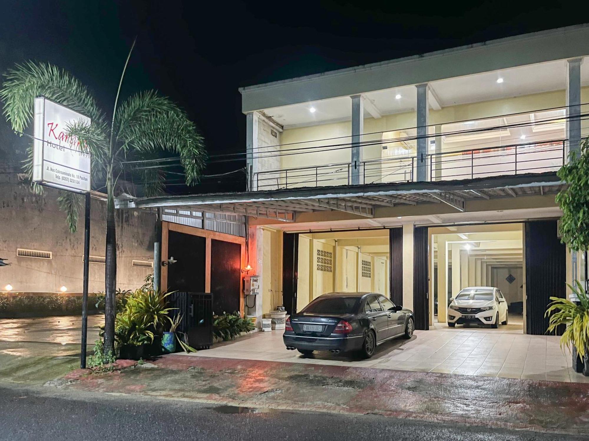 Kartika Hotel Syariah Pacitan Mitra Reddoorz Buitenkant foto