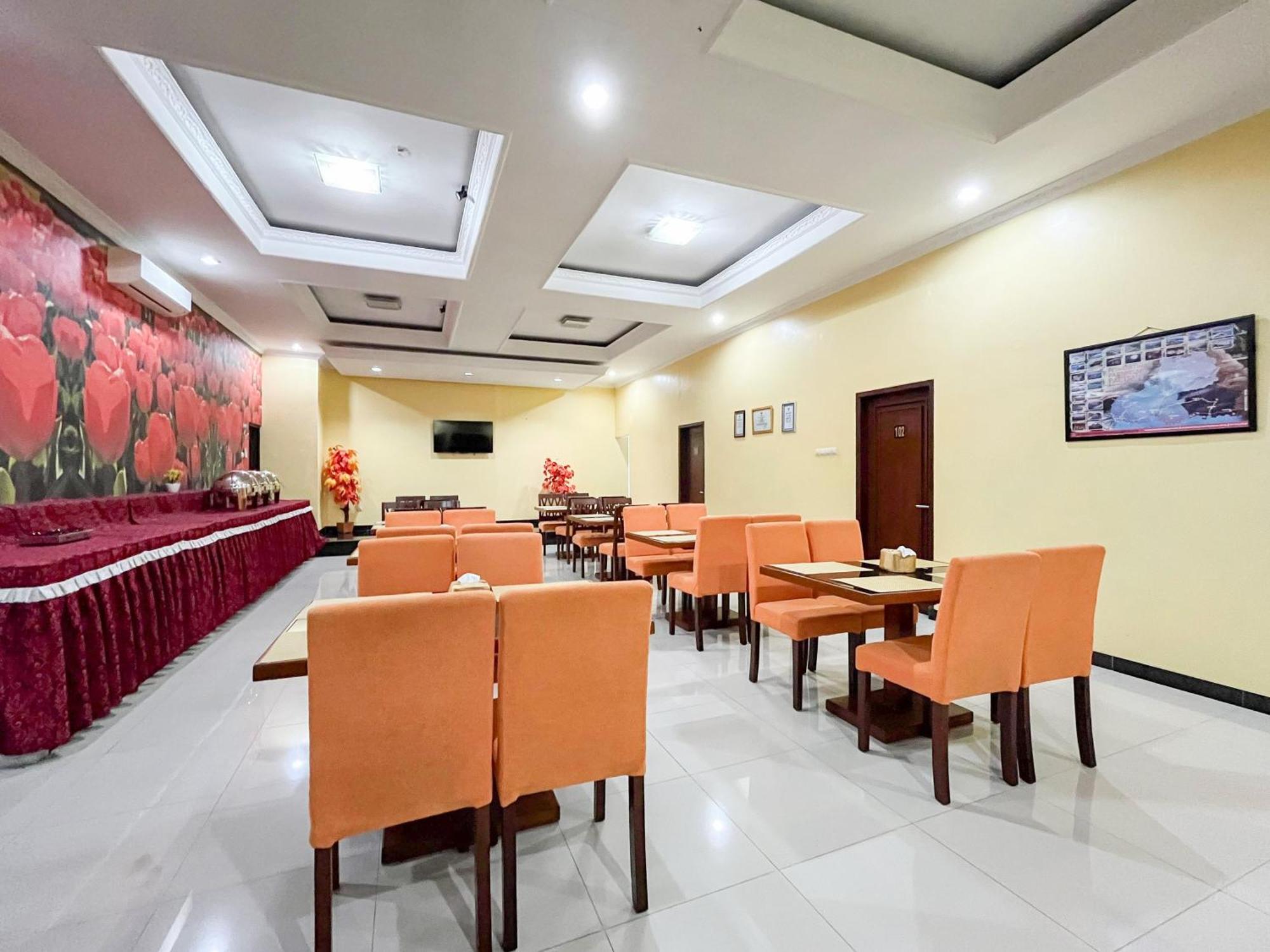 Kartika Hotel Syariah Pacitan Mitra Reddoorz Buitenkant foto