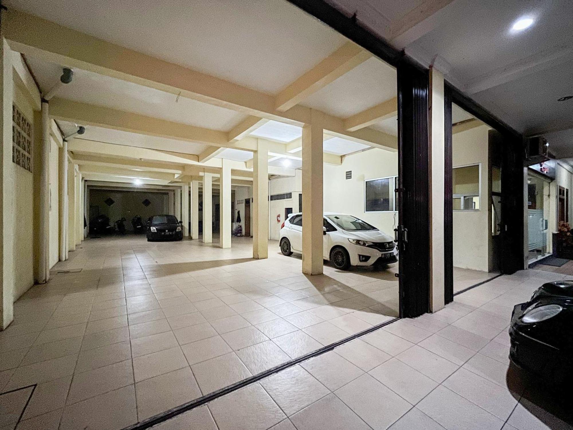 Kartika Hotel Syariah Pacitan Mitra Reddoorz Buitenkant foto