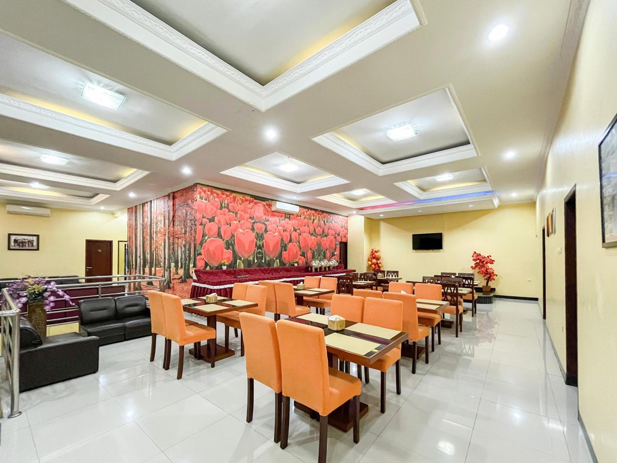 Kartika Hotel Syariah Pacitan Mitra Reddoorz Buitenkant foto