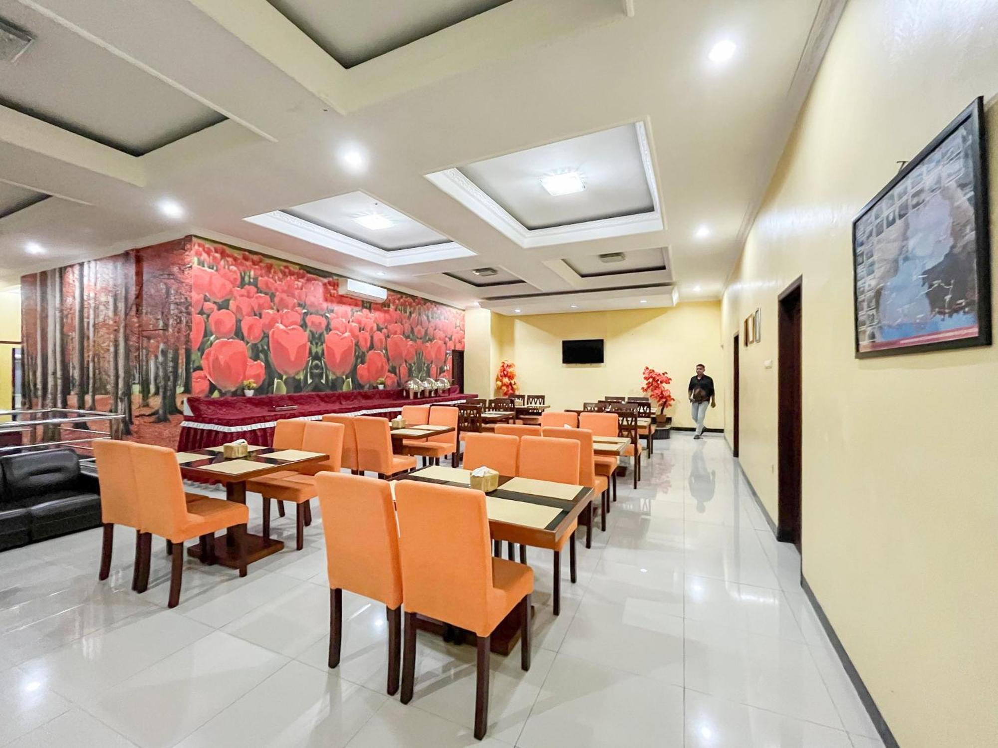 Kartika Hotel Syariah Pacitan Mitra Reddoorz Buitenkant foto