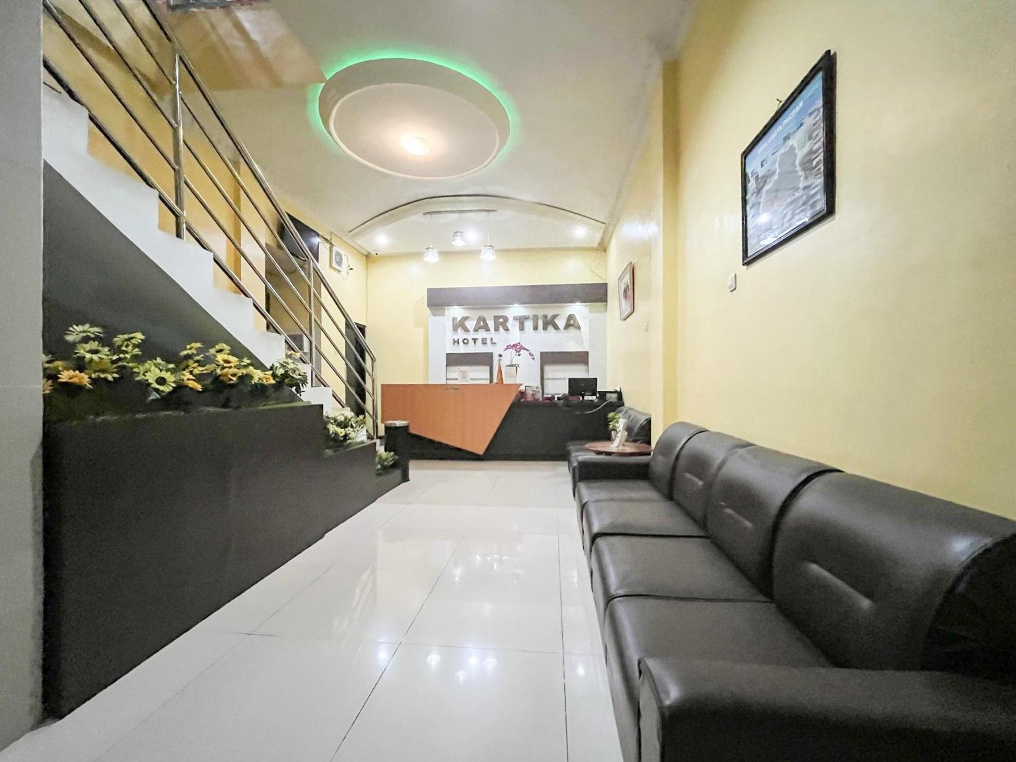 Kartika Hotel Syariah Pacitan Mitra Reddoorz Buitenkant foto